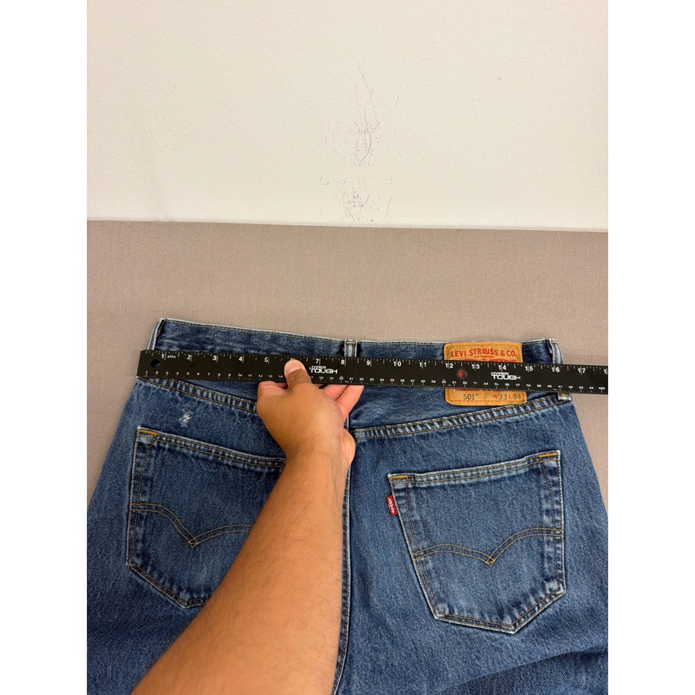 Levis 501 Original Fit Mens Jeans Medium Wash Blue Denim Button Fly 33x34 - Picture 4 of 10